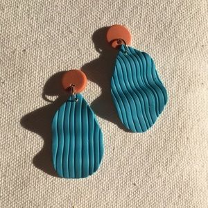 Beautiful wave earrings